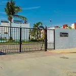 Family House With Pool 10 Min Airport
