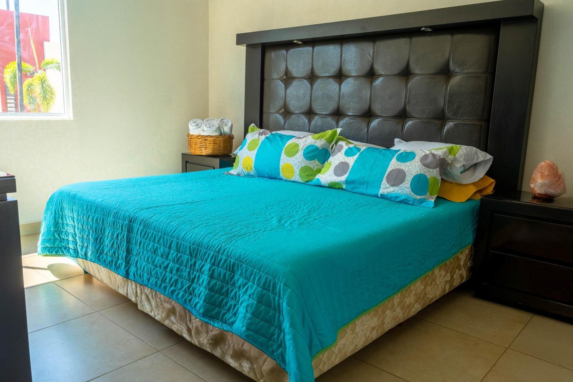 Family House With Pool 10 Min Airport *